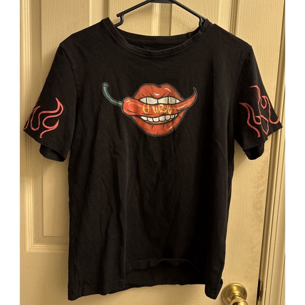 Vintage Mouth Lips Teeth Hot Pepper Graphic Unique Unusual Novelty‎ T-Shirt